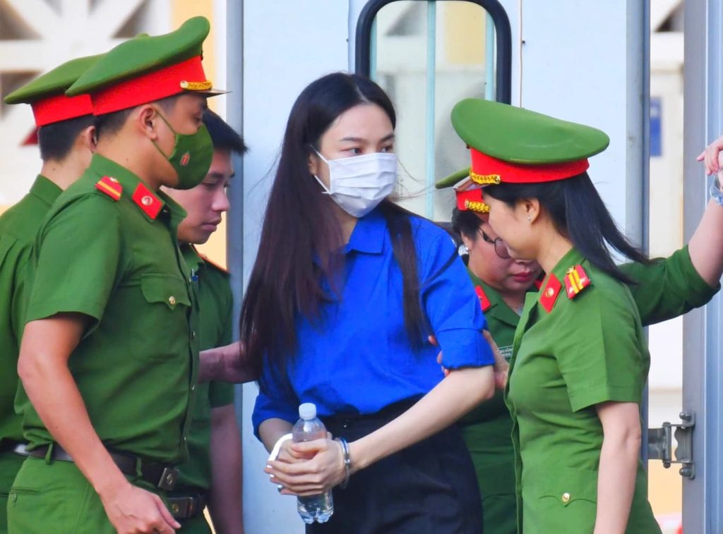 Thuỳ Tiên bị bắt liên quan tới sản xuất kẹo rau củ Kera