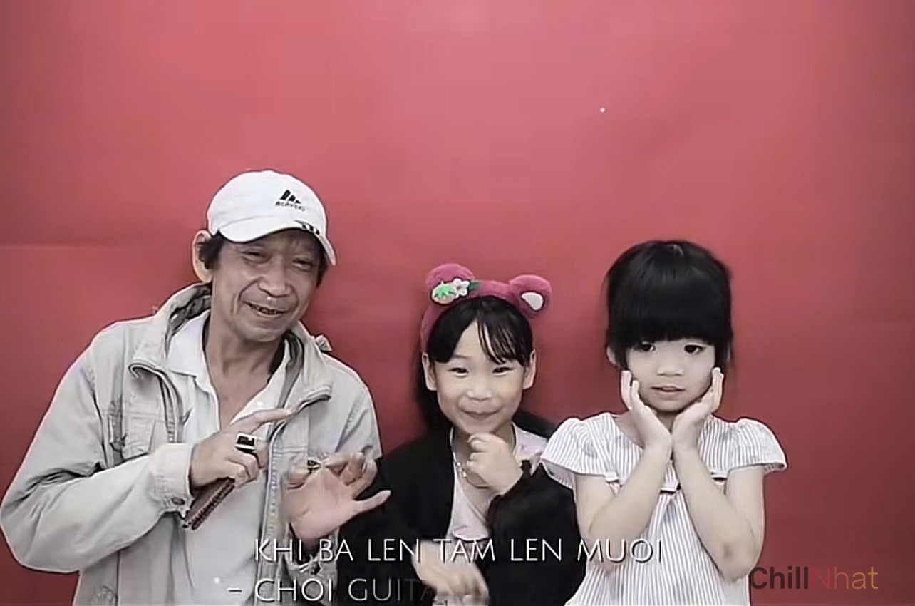 Khoảnh khắc ba cha con lần đầu chụp photoboot.