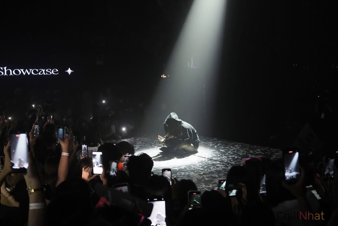 Nữ ca sĩ không giấu được sự xúc động về những ồn ào vừa qua.