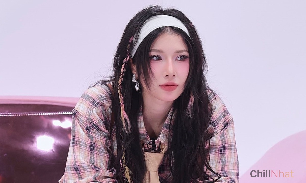 Dù sở hữu lợi thế về ngoại hình và giọng hát, cô nàng vẫn bị CĐM chê EQ thấp.