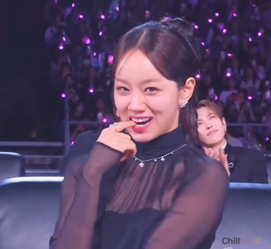 Loạt biểu cảm đáng yêu của Hyeri khi nhún nhảy trên nền ca khúc Overdire được CĐM yêu thích.