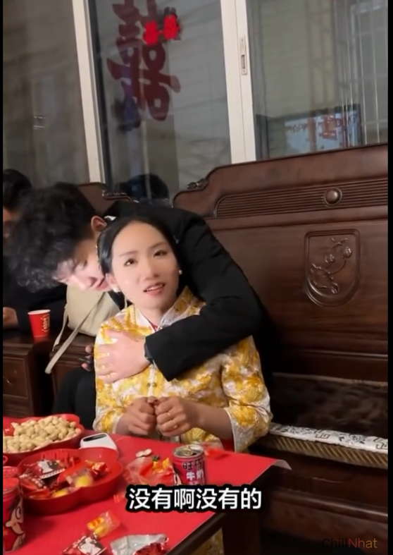 Chú rễ và cô dâu có dịp "ba mặt một lời" về sự cố.