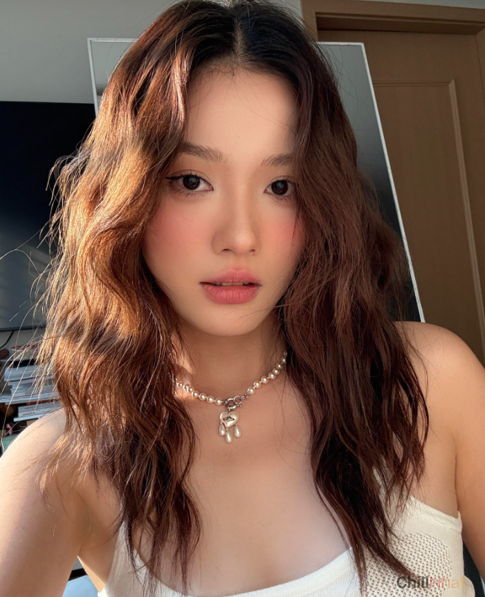 Bạn gái "tin đồn" của Song Luân sỡ hữu nhan sắc cực xinh đẹp và cuốn hút.