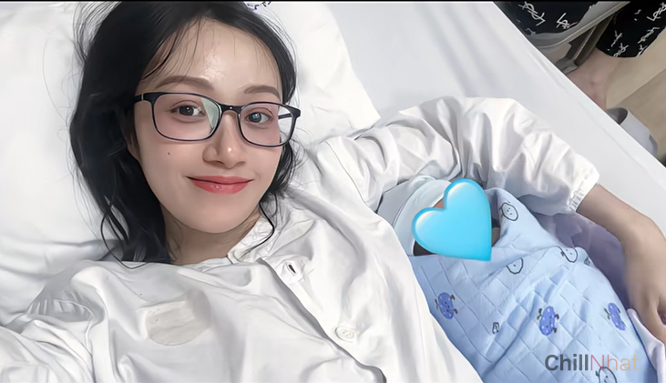 Đào Lê Phương Hoa đăng tải khoảnh khắc hạnh phúc bên con