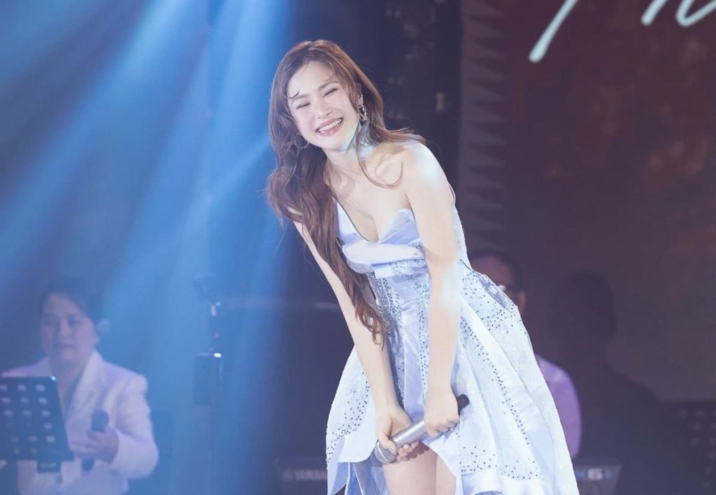 Hương Trầm trở lại sân khấu sau 5 năm đi du học