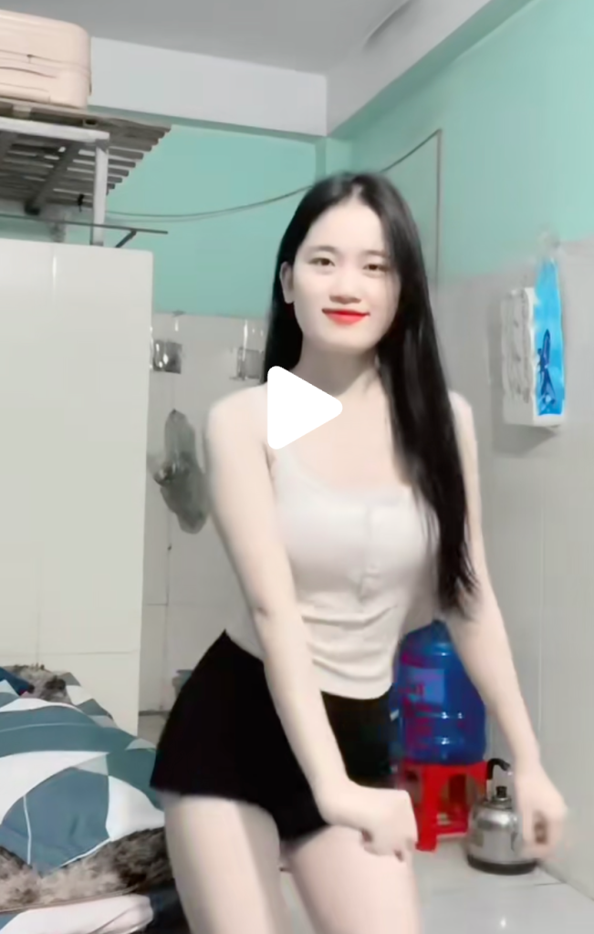 Cô nàng rất thích nhảy nhót