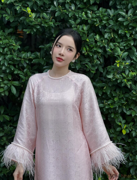 Ca sĩ LyLy được cư dân mạng đồn đoán là nữ chính trong phim Thỏ Ơi