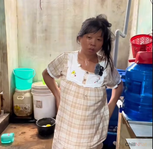 Ngọc chính là chủ nhân của chiếc trend "chổi chà chổi chà". 