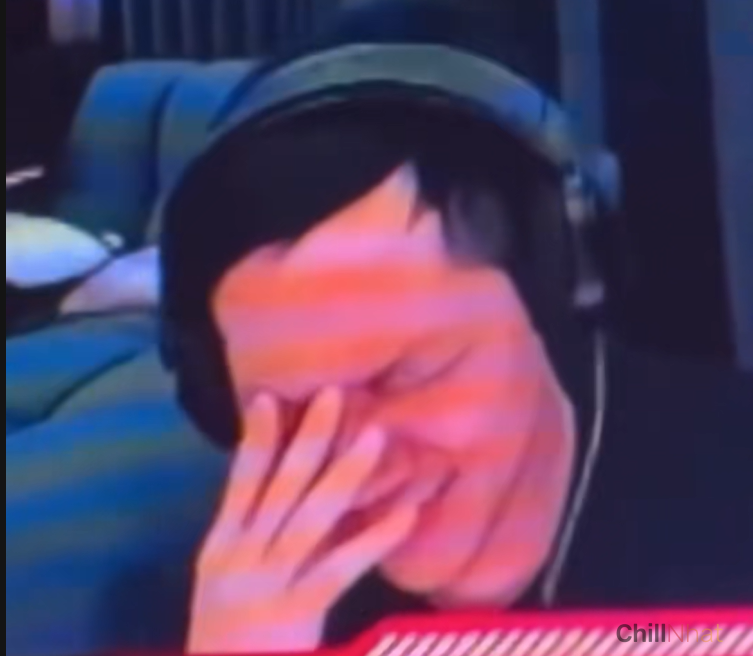 Thầy giáo Ba nén khóc khi phát hiện áo nhận được là Fake