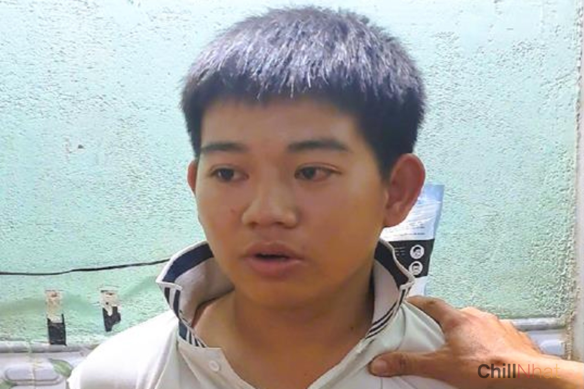 Nam thanh niên giả công an đưa nữ sinh vào khách sạn