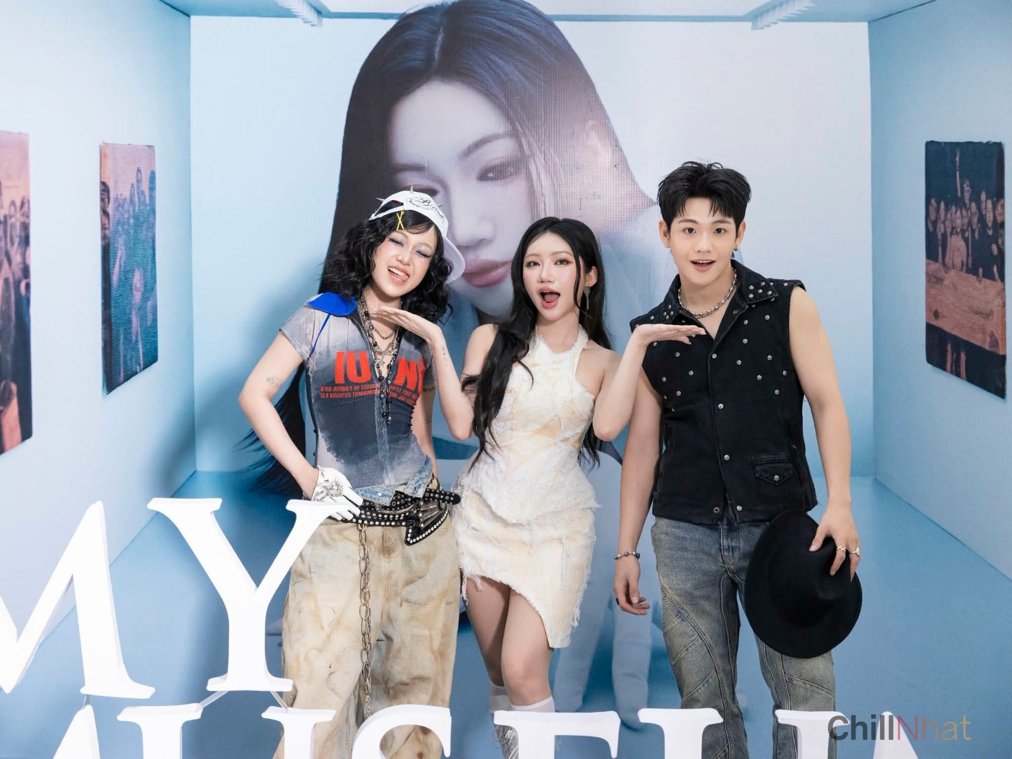 Nữ ca sĩ vừa có buổi fan meeting đầu tiên trong sự nghiệp.