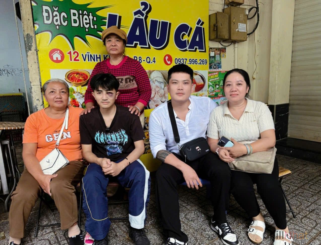 Trên hai trang cá nhân, đối tượng thường xuyên đăng tải hình ảnh về các vụ "giải cứu".