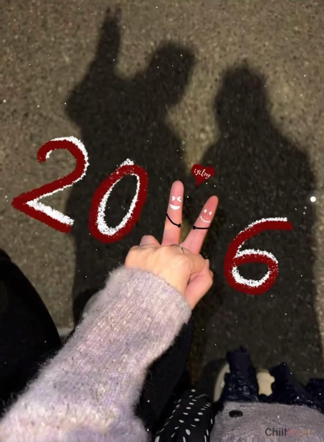 Mọi người có thể biến đổi hình dáng tay tùy thích.