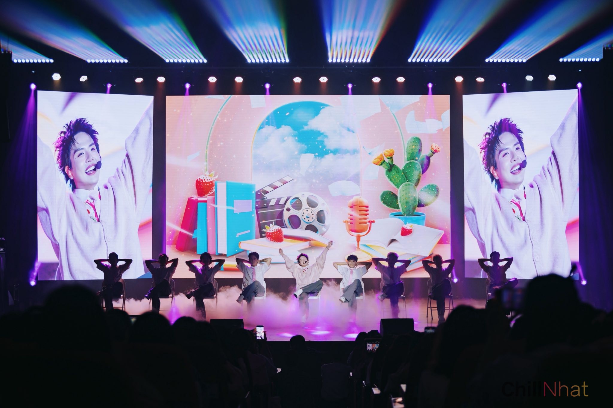 Sự kiện Fan meeting Duy Khánh quy tụ hàng loạt nghệ sĩ nổi tiếng.