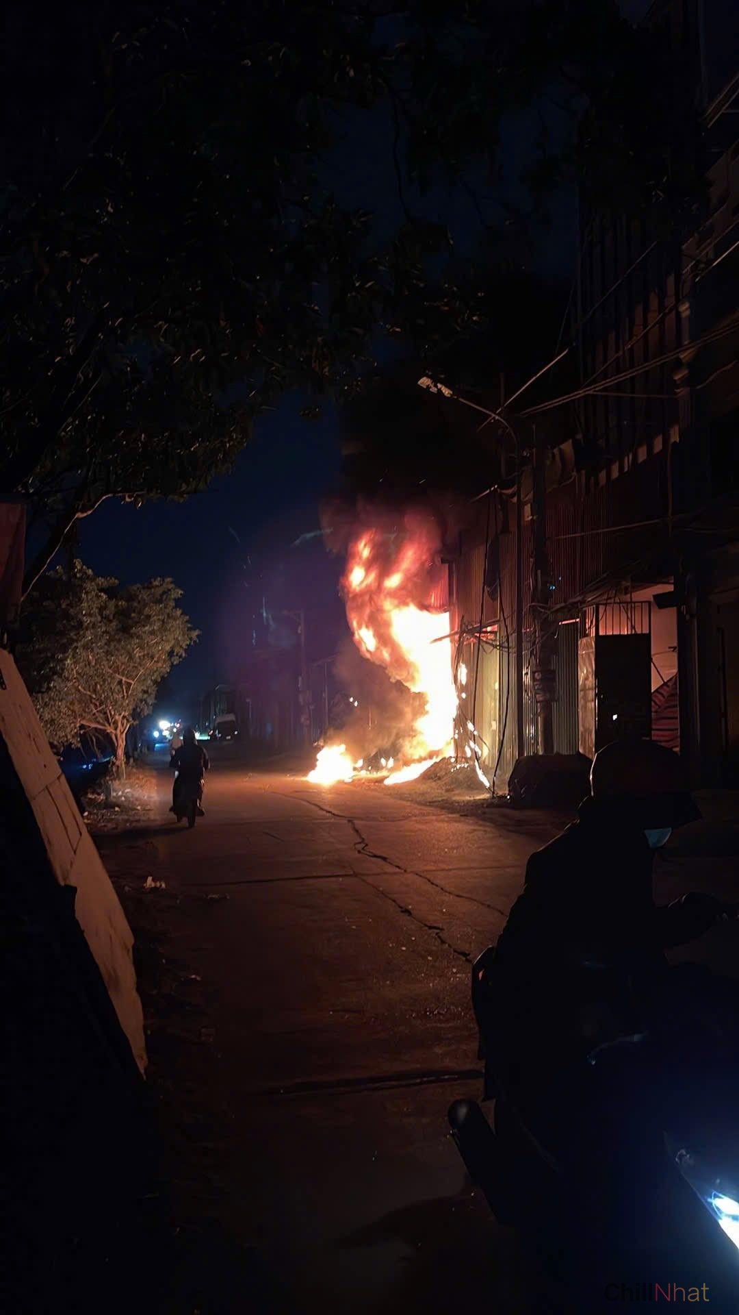 Cửa hàng của Tiktoker Sơn Lại Cuộc Đời bốc cháy trong đêm.