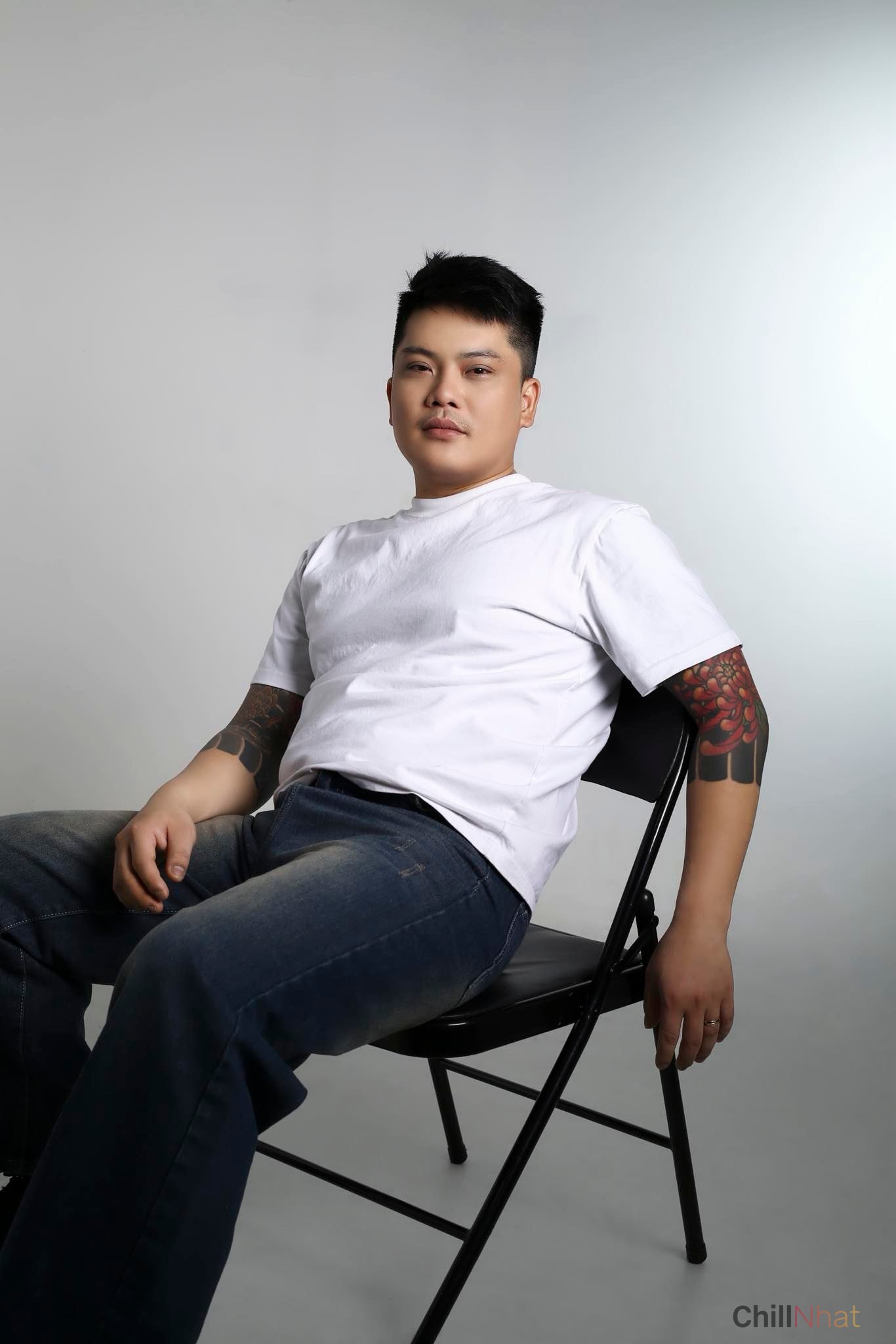 Nam Tiktoker xây dựng hình tượng "hiệp sĩ" năng nổ vì cộng đồng.