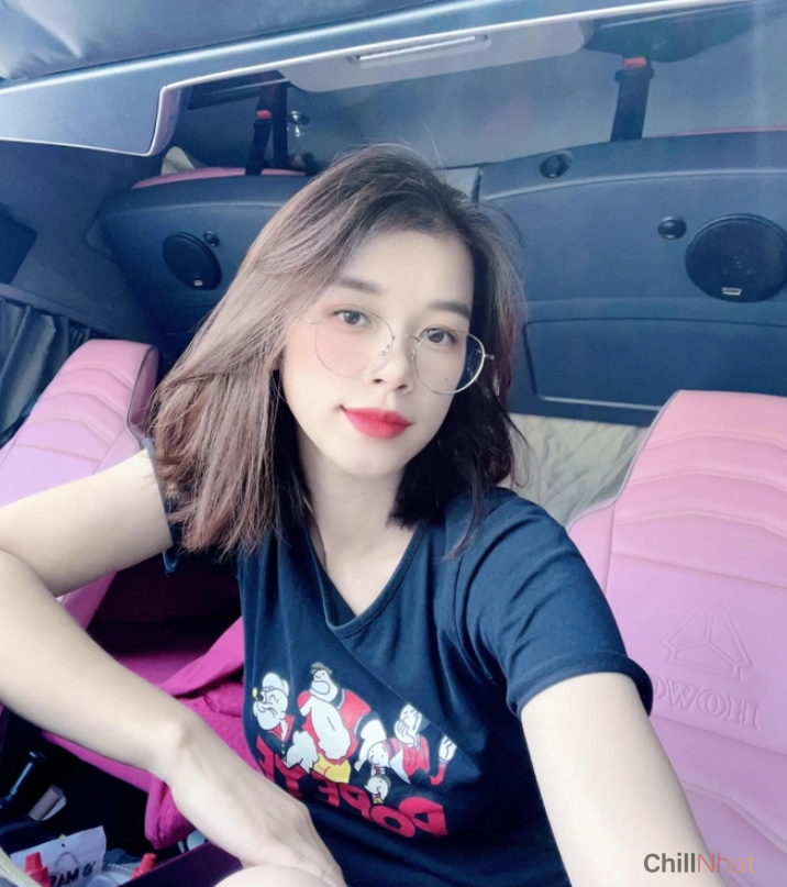 Ngô Thị Mỹ Hạnh là nữ tài xế lái xe hạng nặng nổi tiếng ở Việt Nam.