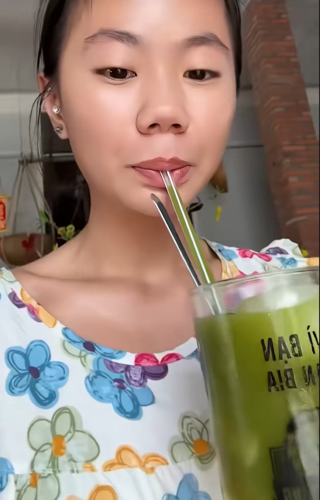 Tiktoker bé mèo nhỏ mít ướt bị phốt do sản phẩm matcha kém chất lượng